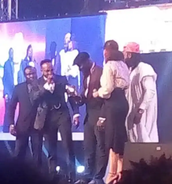 Harrysong and Kcee accept award together despite their misunderstanding
